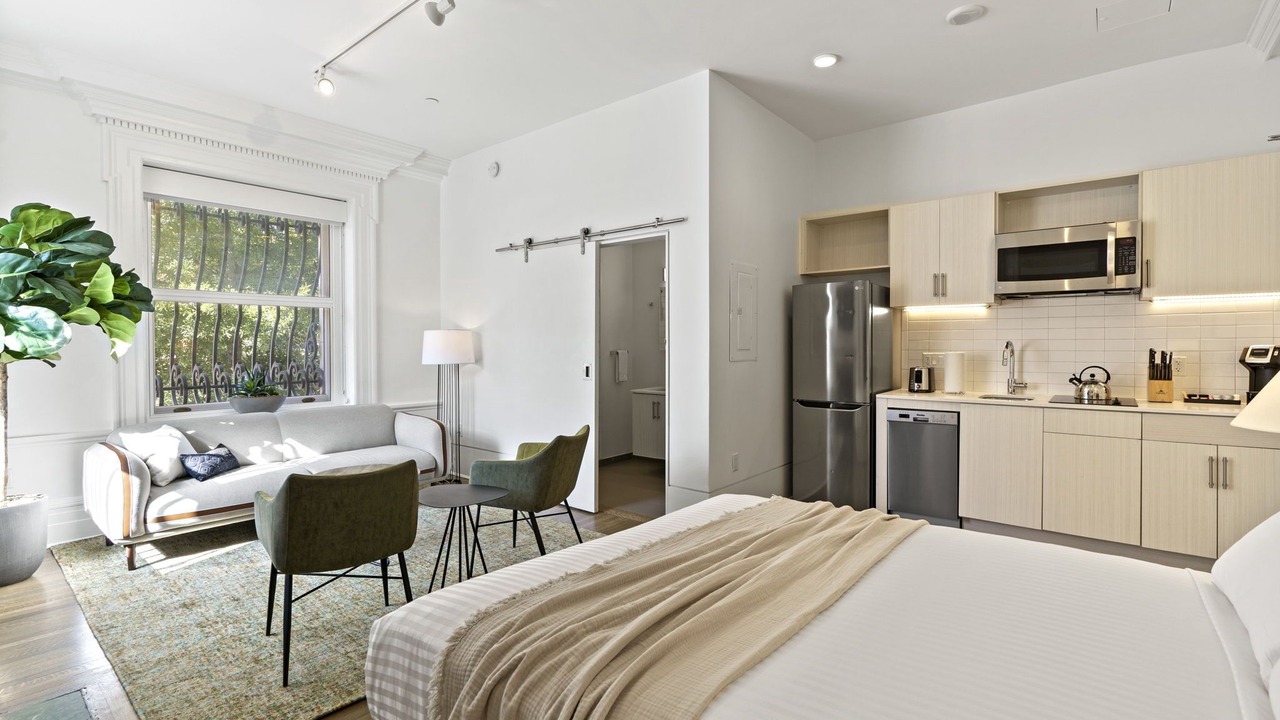 Photo of Bedroom in Dupont Circle