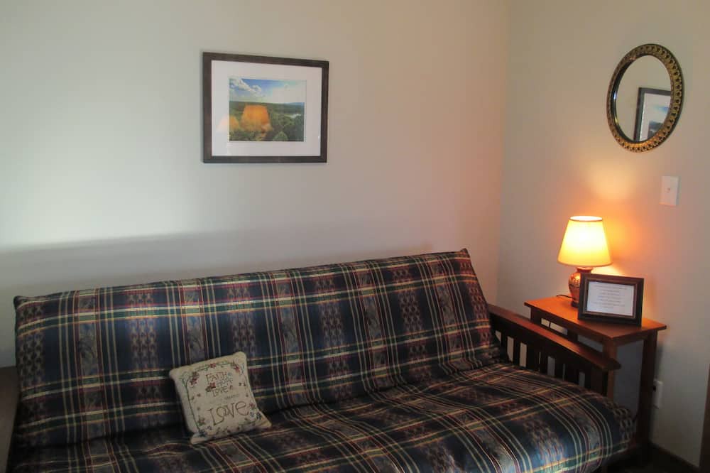 Photo of Livingroom in Pittsville
