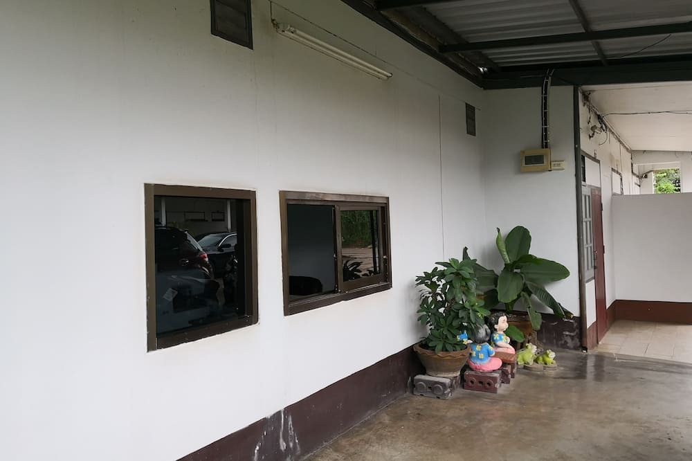 Photo of Patio Balcony in Phibun Mangsahan