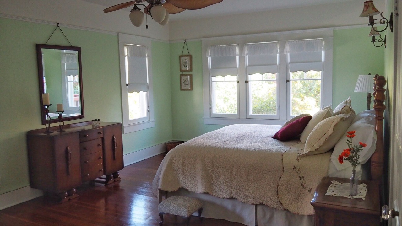 Photo of Bedroom in City Center Medford
