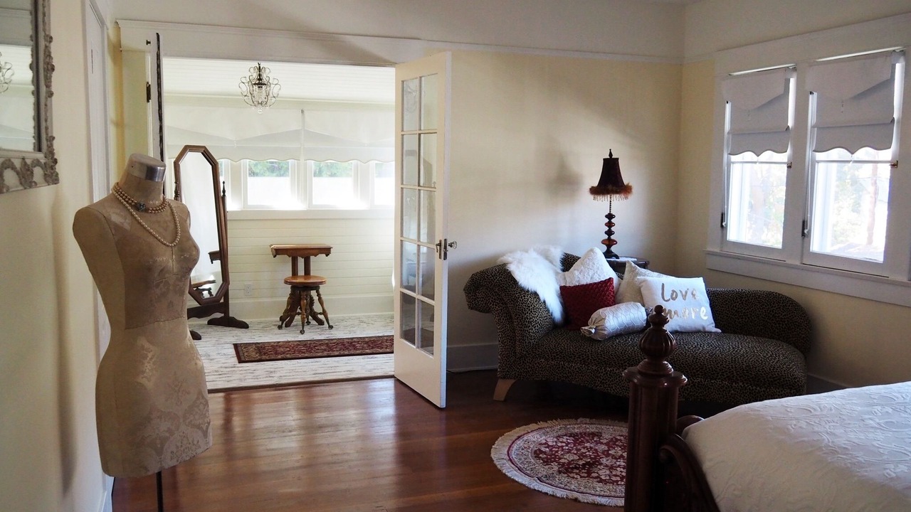 Photo of Bedroom in City Center Medford