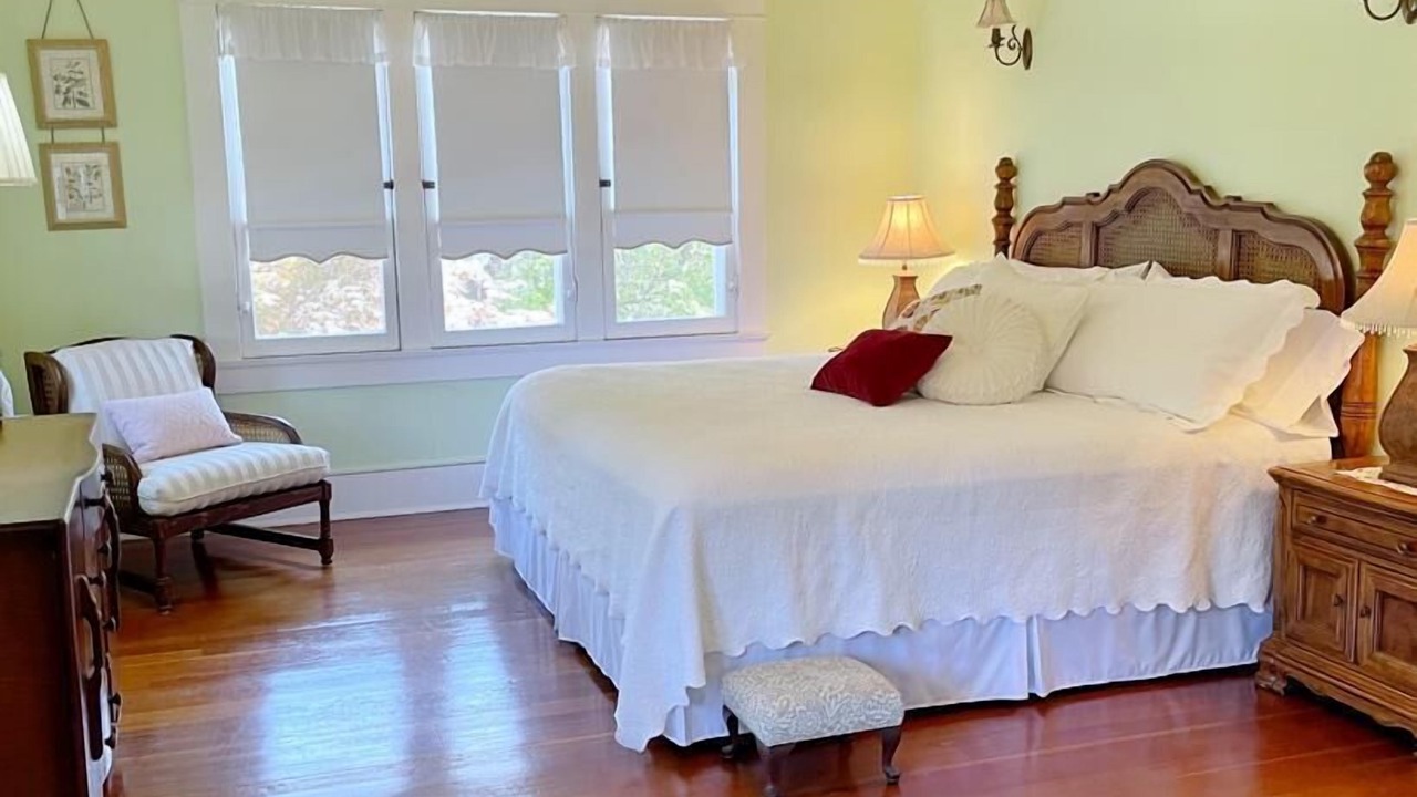 Photo of Bedroom in City Center Medford