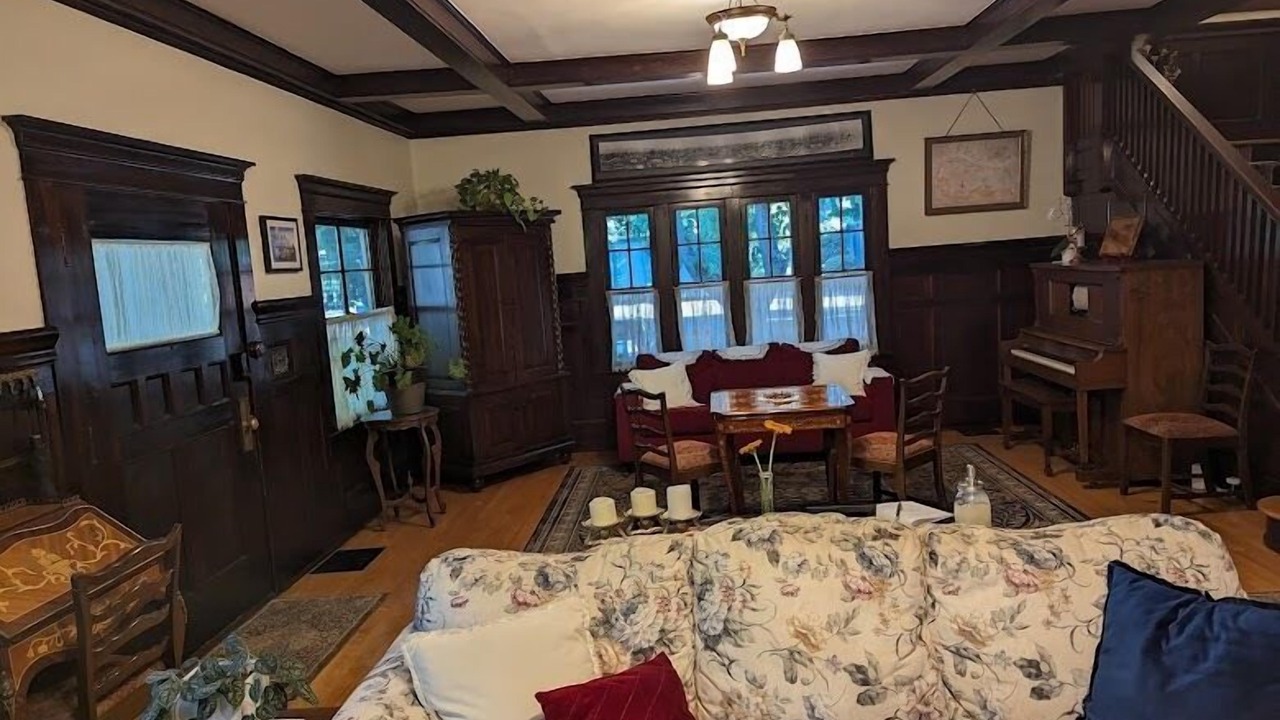 Photo of Livingroom in City Center Medford