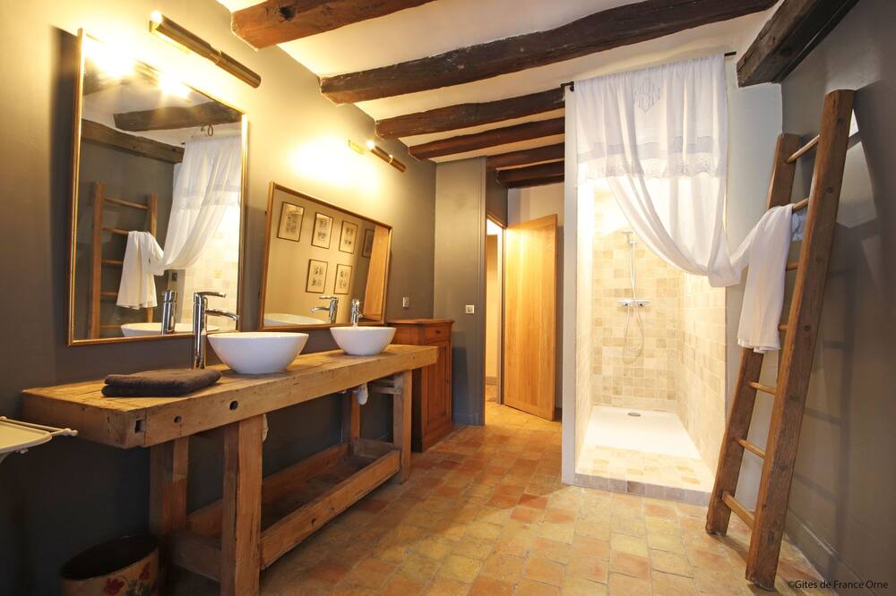 Photo of Bathroom in Belleme
