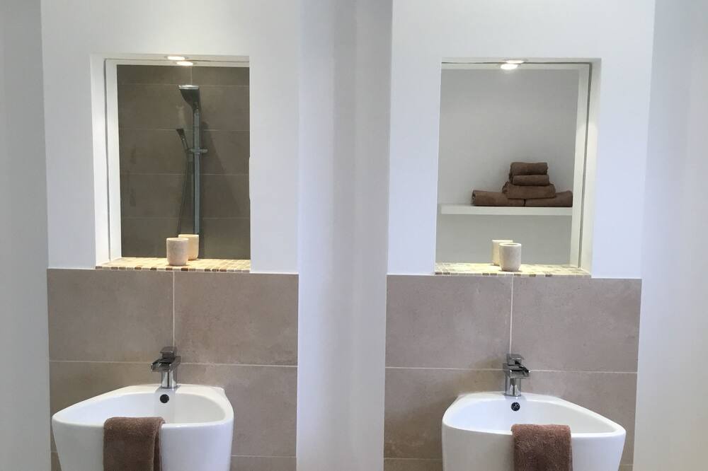 Photo of Bathroom in Stroumpi