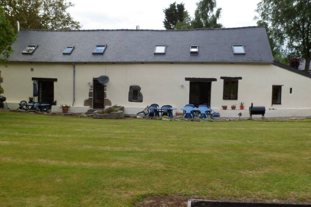 Photo of Outdoor in Saint-Nicolas-du-Pelem