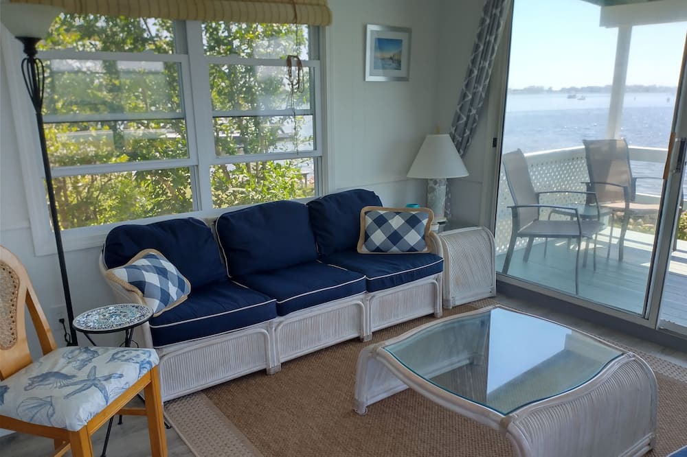 Photo of Livingroom in Snug Harbor