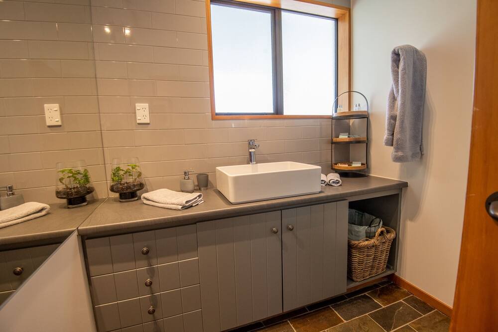 Photo of Bathroom in Karapiro