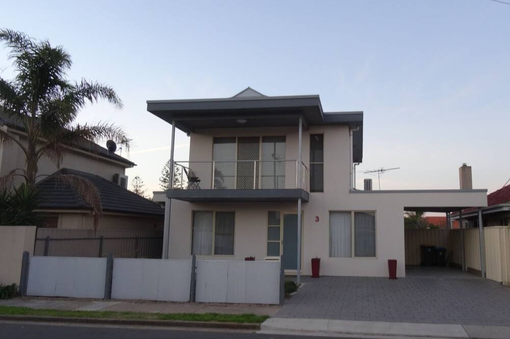 Photo of Outdoor in Largs North
