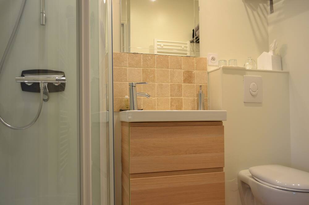 Photo of Bathroom in Falaise