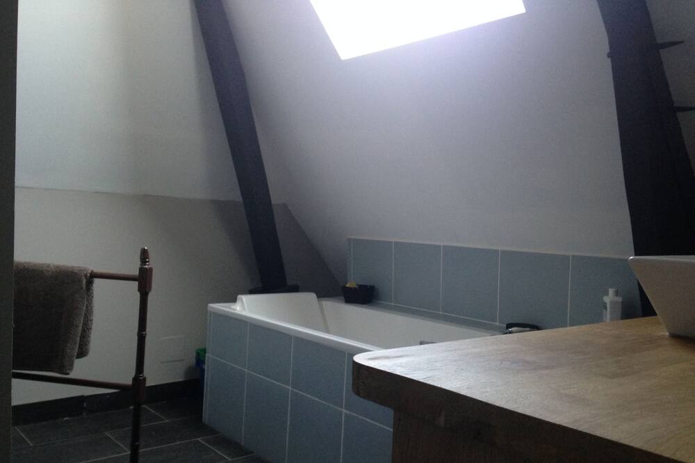 Photo of Bathroom in Gy-en-Sologne