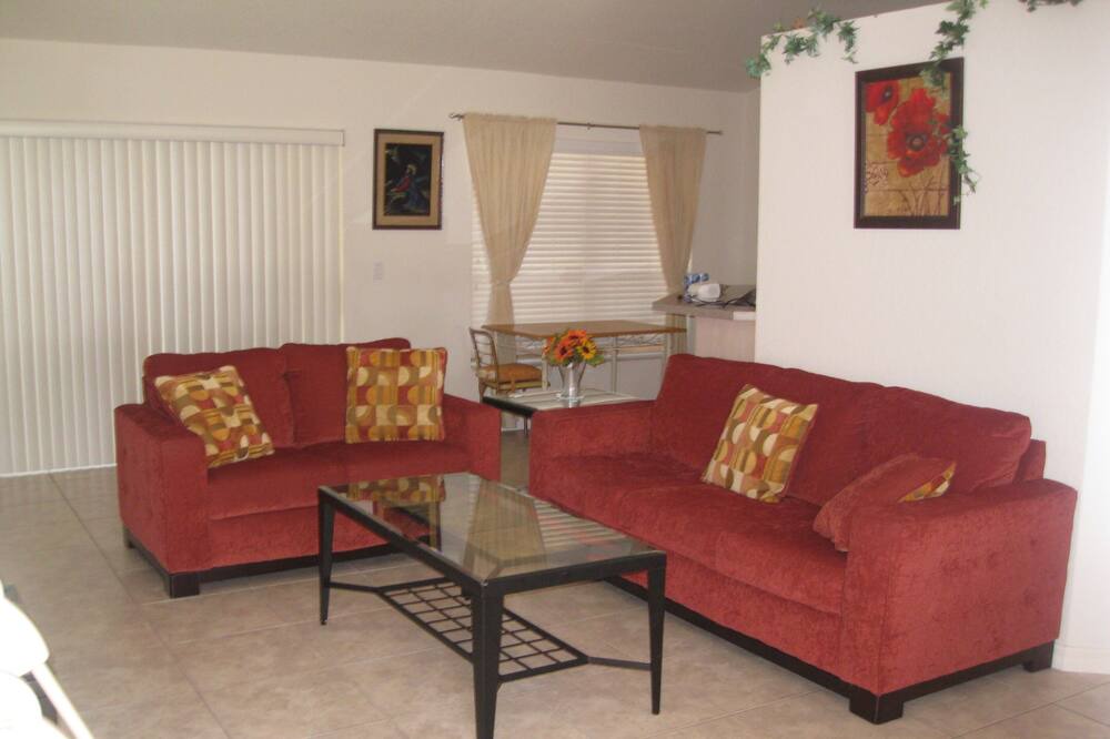 Photo of Livingroom in Forest Oaks