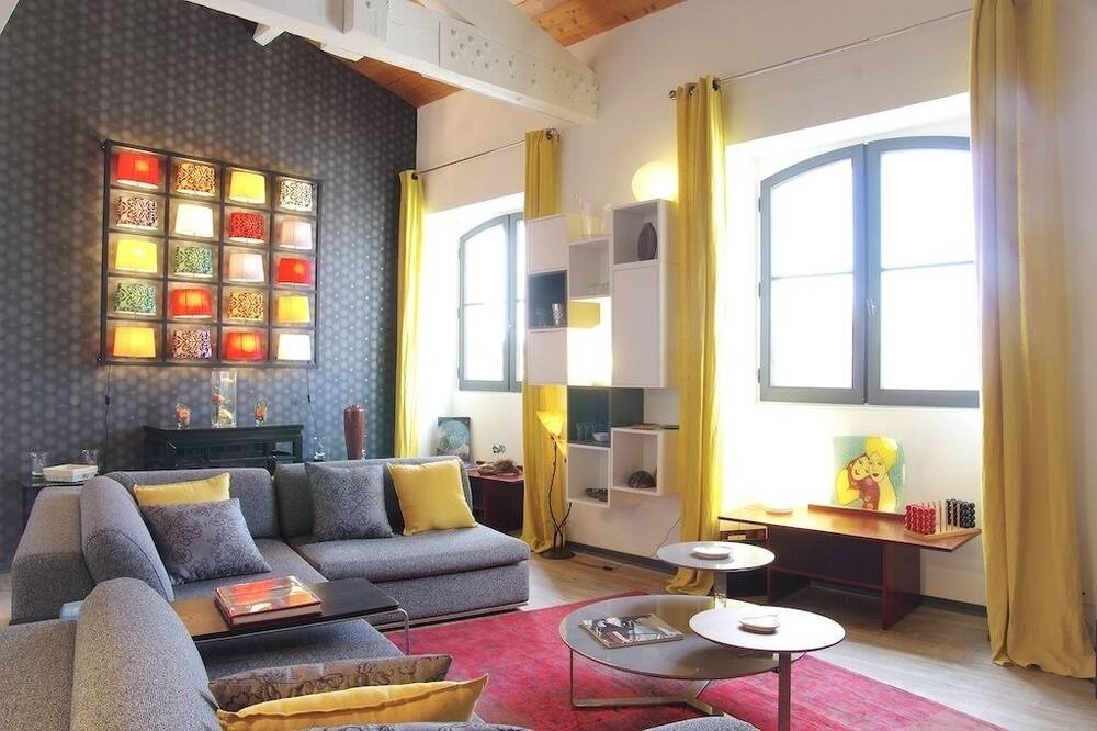 Photo of Livingroom in Bordeaux Golden Triangle