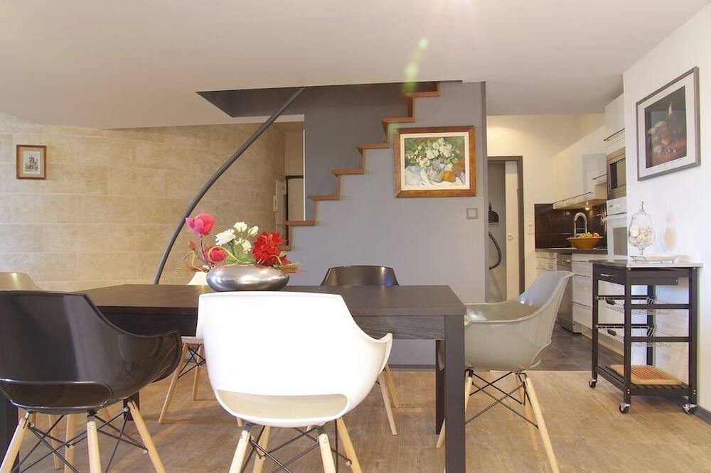 Photo of Livingroom in Bordeaux Golden Triangle