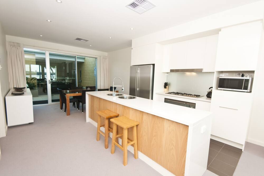 Photo of Kitchen in New Port
