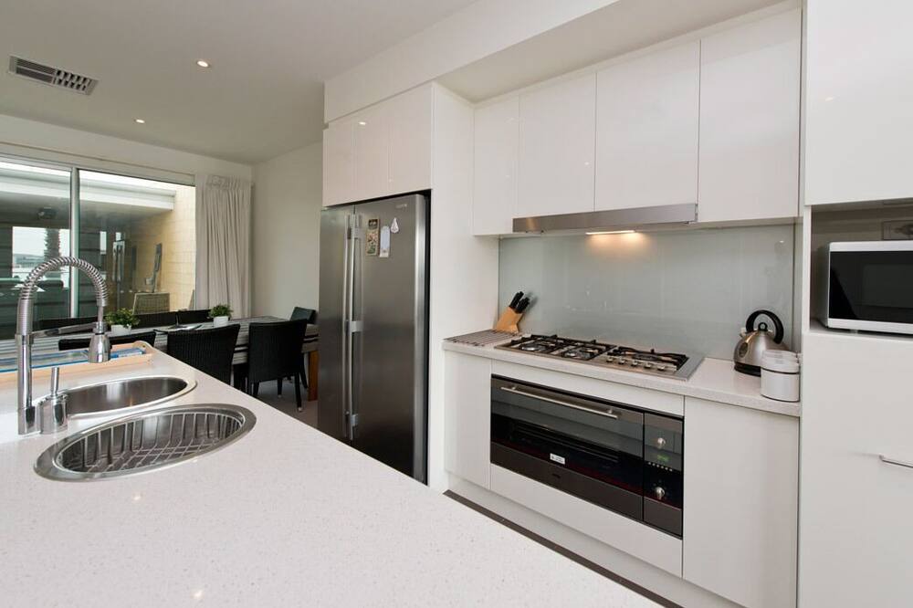 Photo of Kitchen in New Port