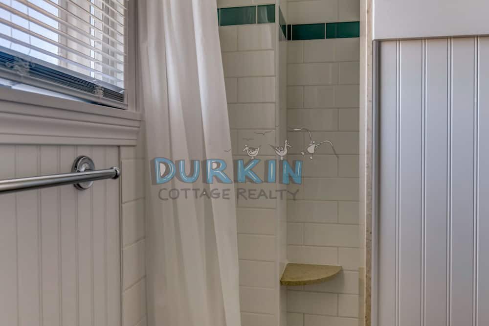 Photo of Bathroom in Eastward Look