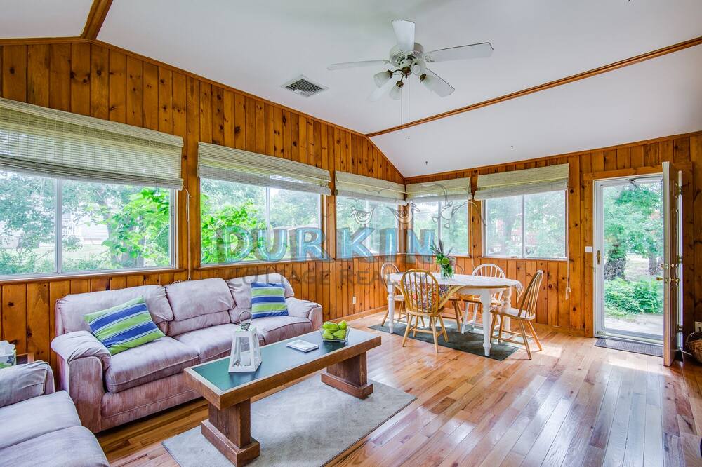 Photo of Livingroom in Narragansett