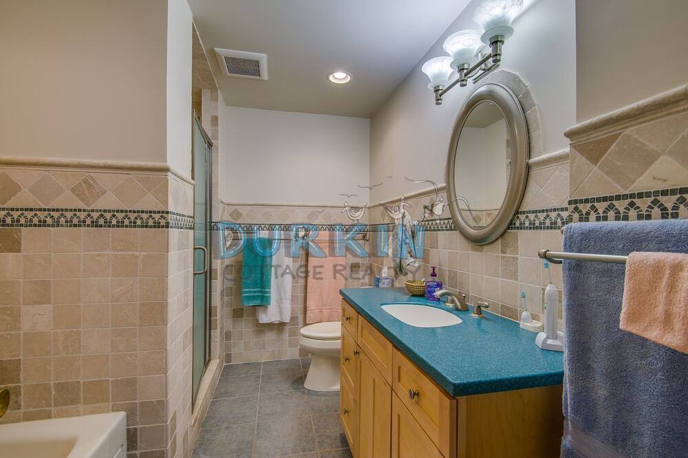 Photo of Bathroom in Eastward Look