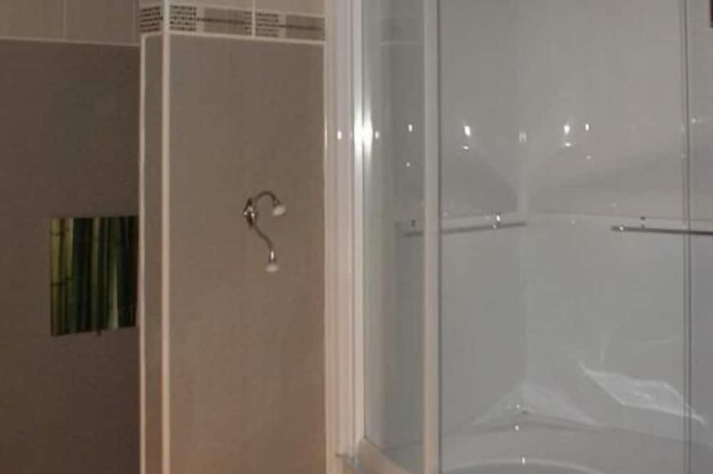 Photo of Bathroom in Chauvigny
