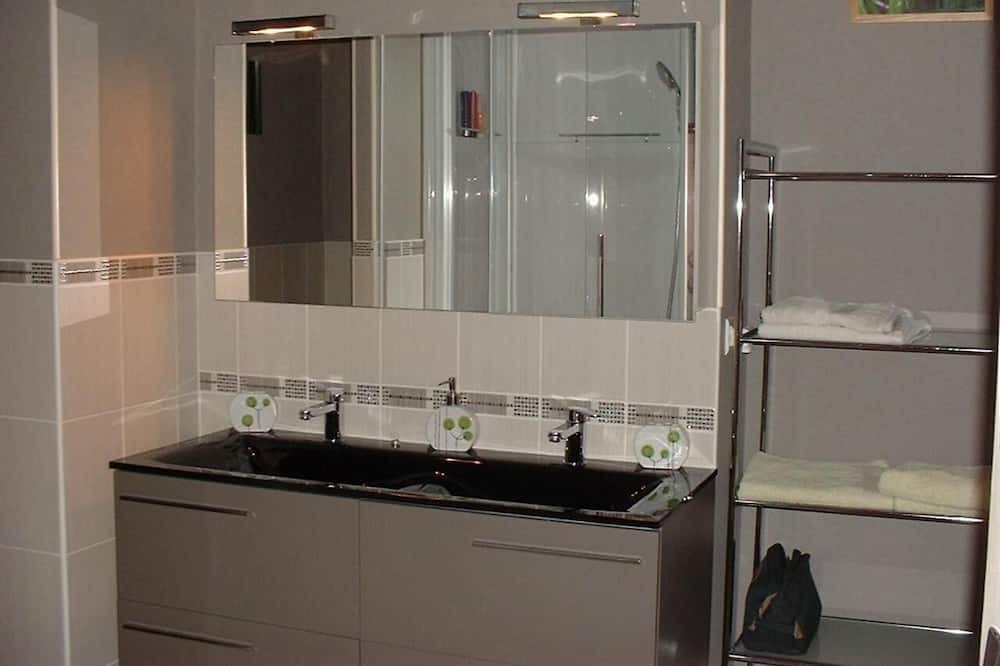 Photo of Bathroom in Chauvigny