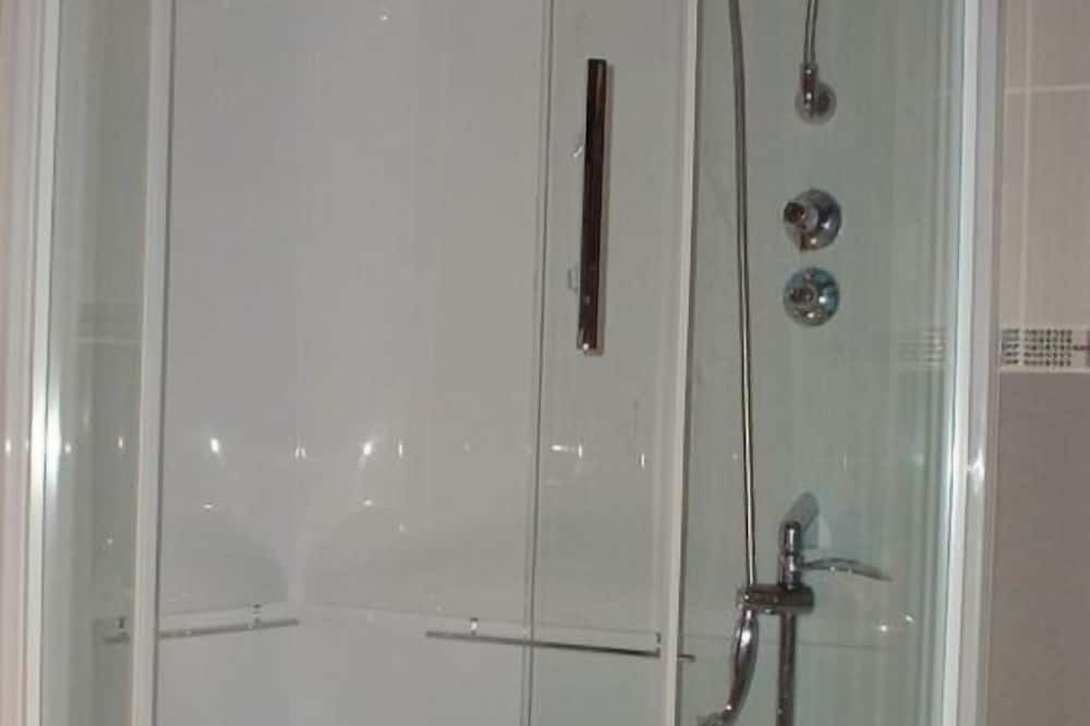 Photo of Bathroom in Chauvigny