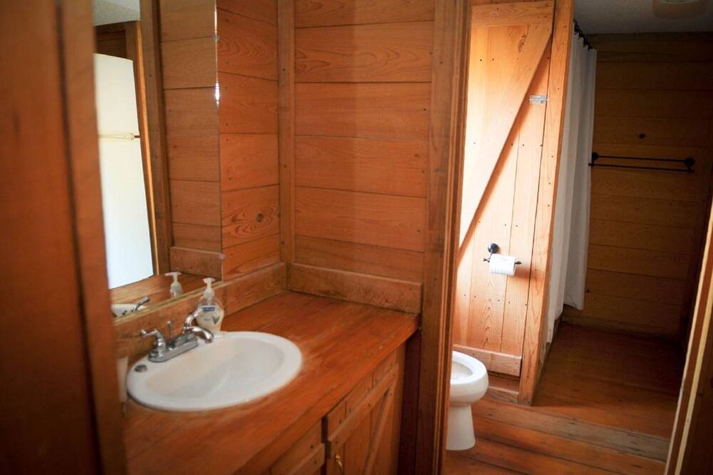 Photo of Bathroom in Floyd Dale