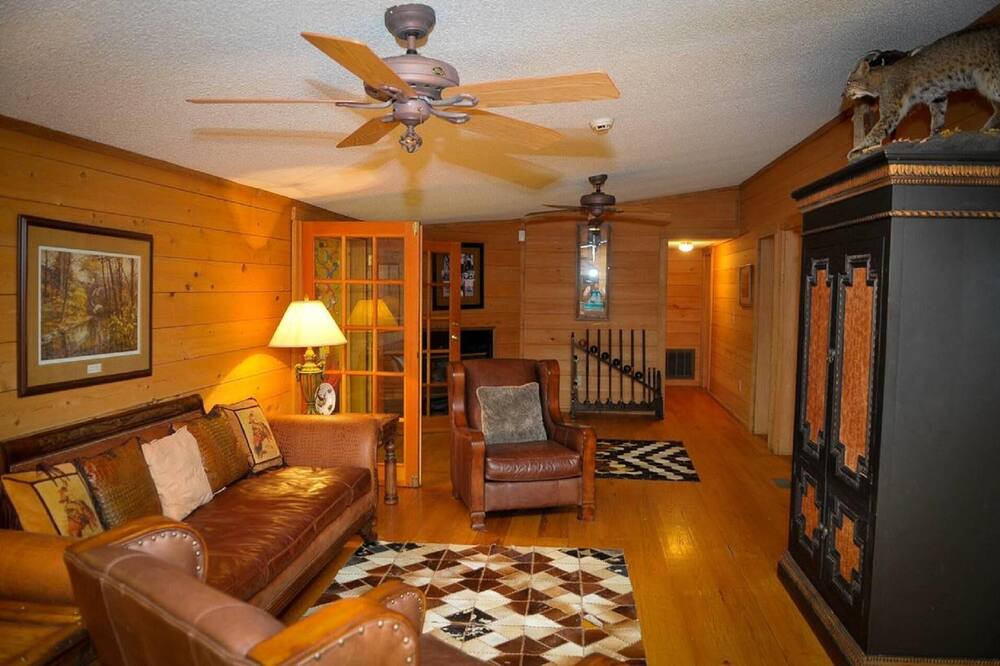 Photo of Livingroom in Floyd Dale