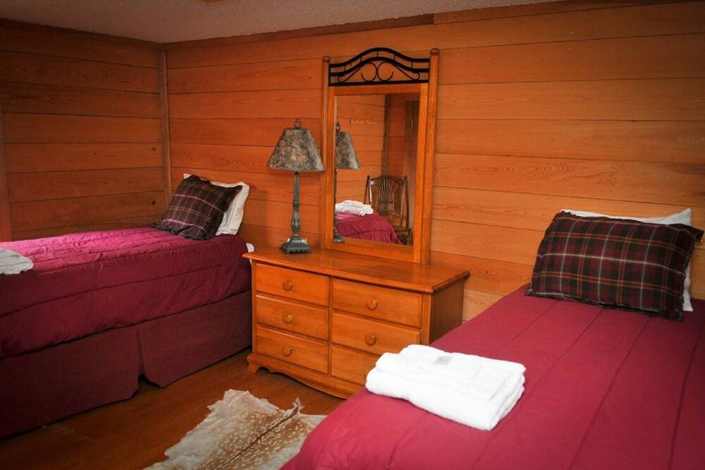 Photo of Bedroom in Floyd Dale