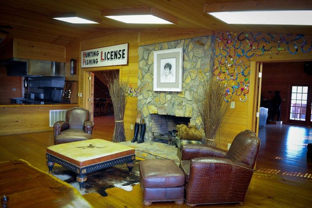 Photo of Livingroom in Floyd Dale
