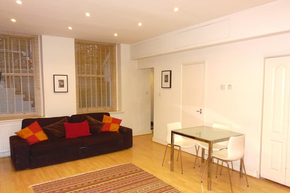Photo of Livingroom in Earl's Court