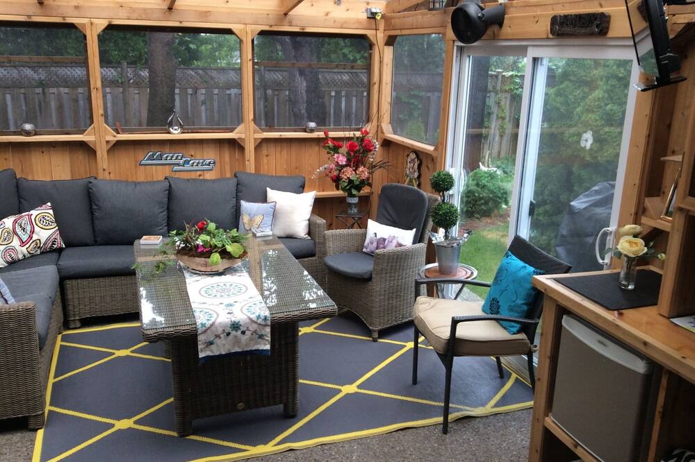 Photo of Livingroom in Ancaster