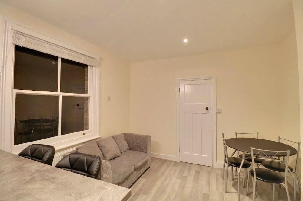 Photo of Livingroom in Southfields