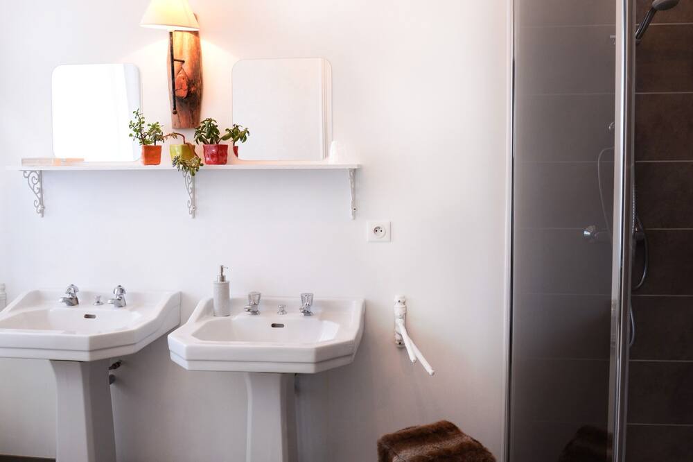 Photo of Bathroom in Josselin