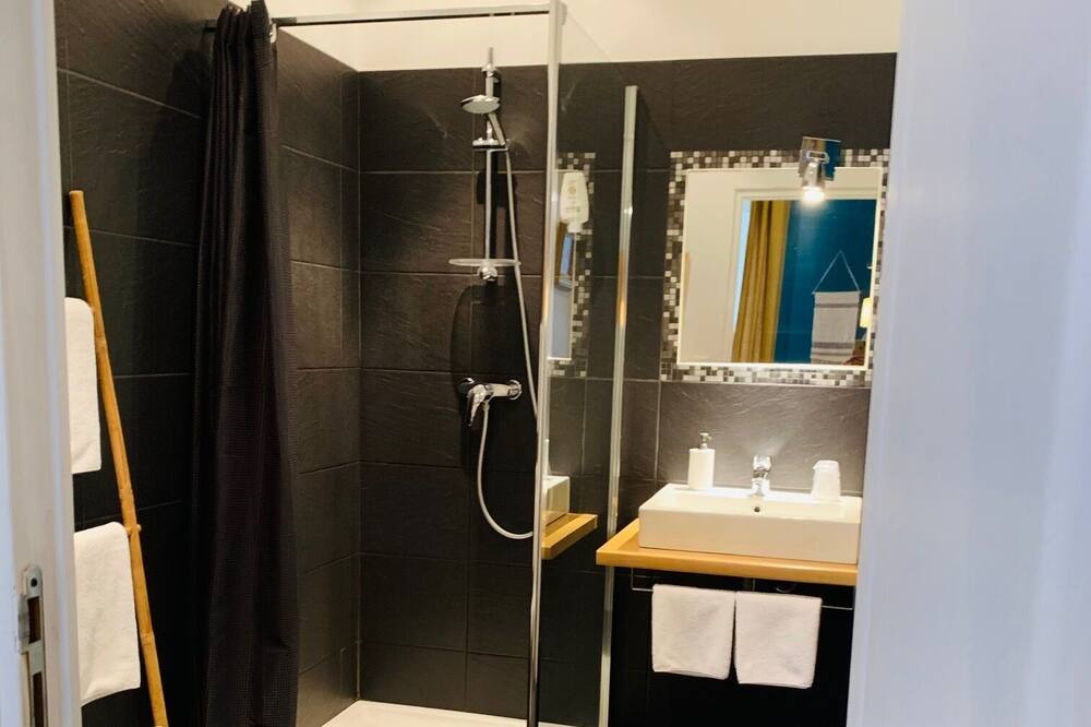 Photo of Bathroom in Josselin