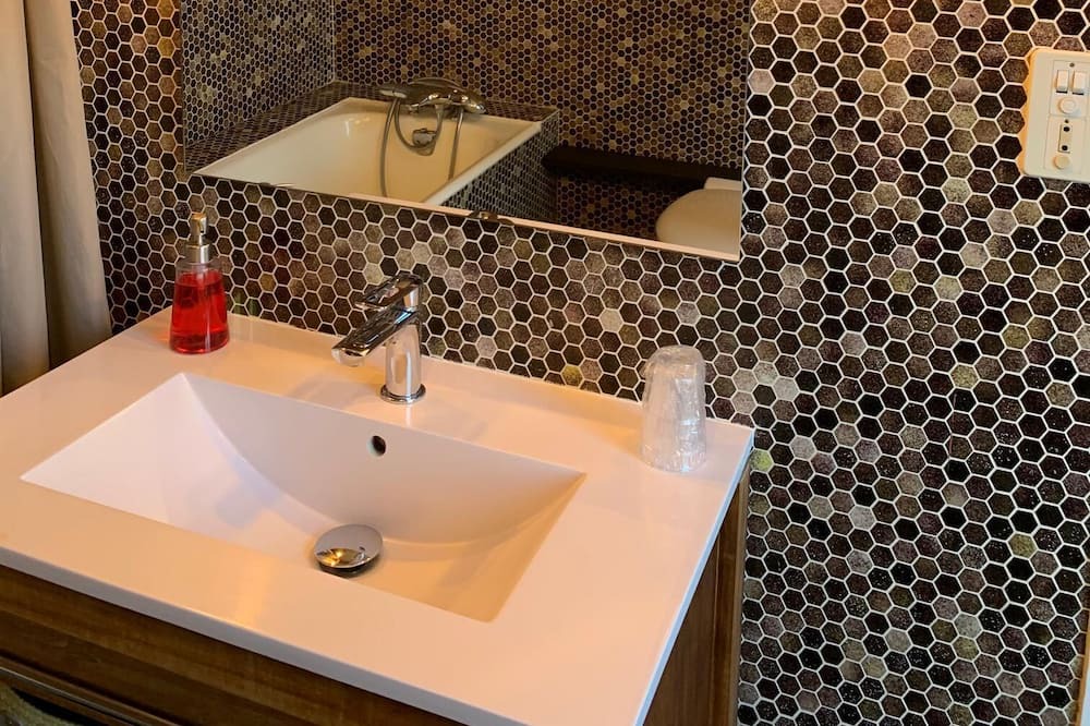 Photo of Bathroom in Josselin