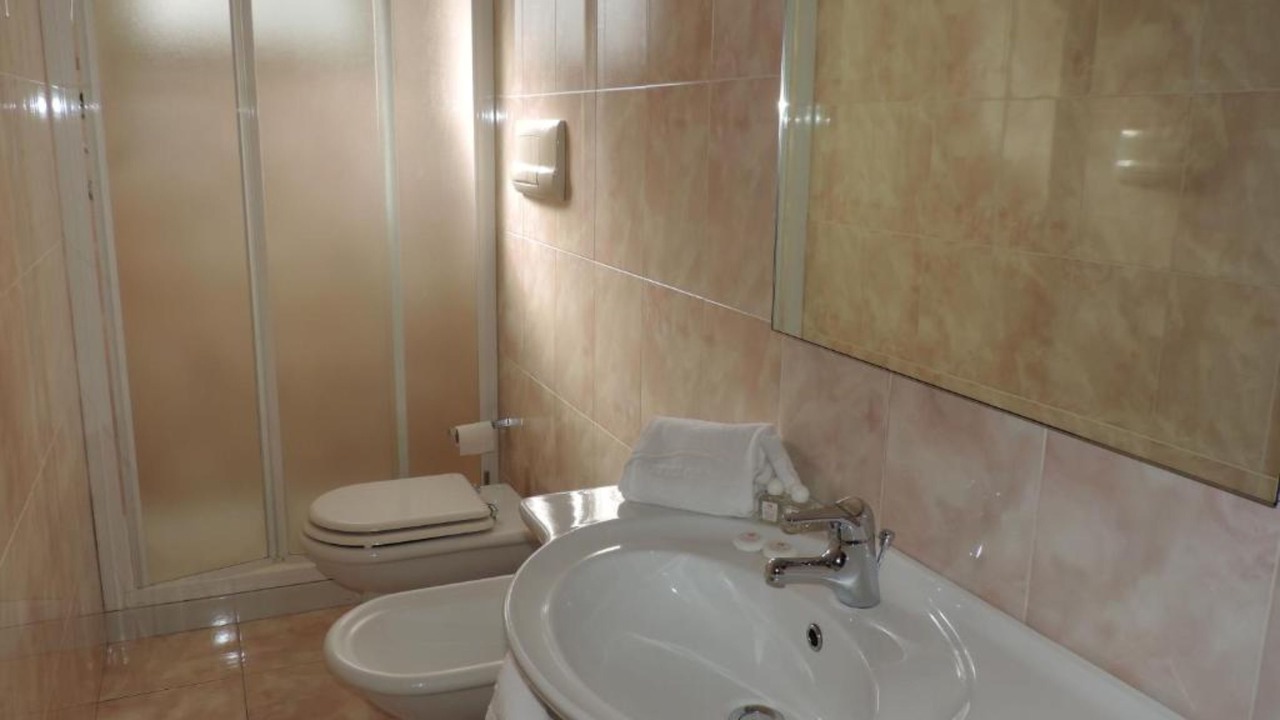 Photo of Bathroom in Melzo