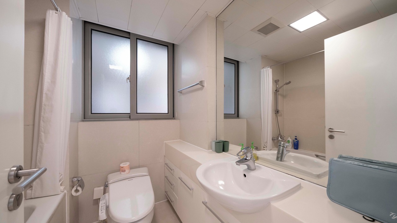Photo of Bathroom in Xujiahui