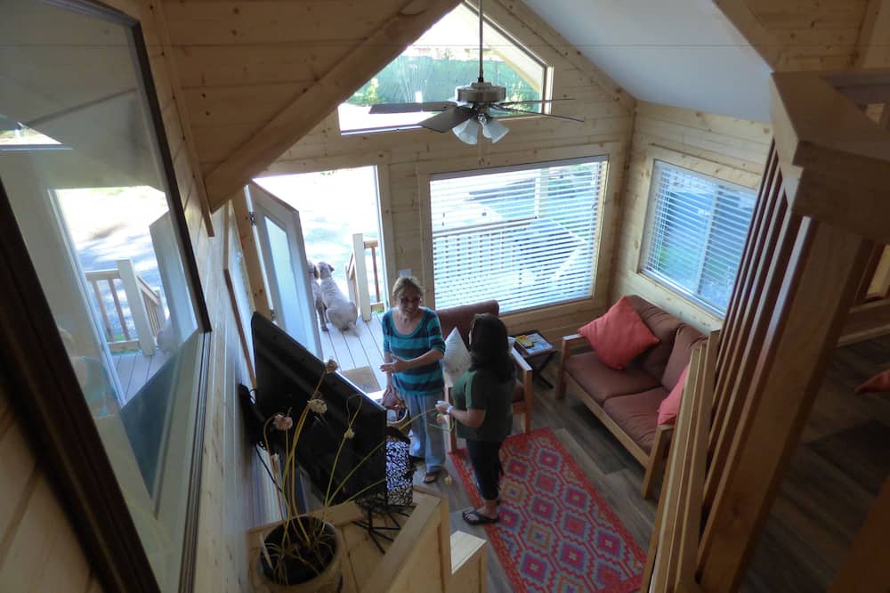 Photo of Livingroom in Bay City