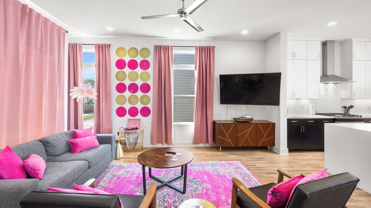 Photo of Livingroom in Hadley - Washington