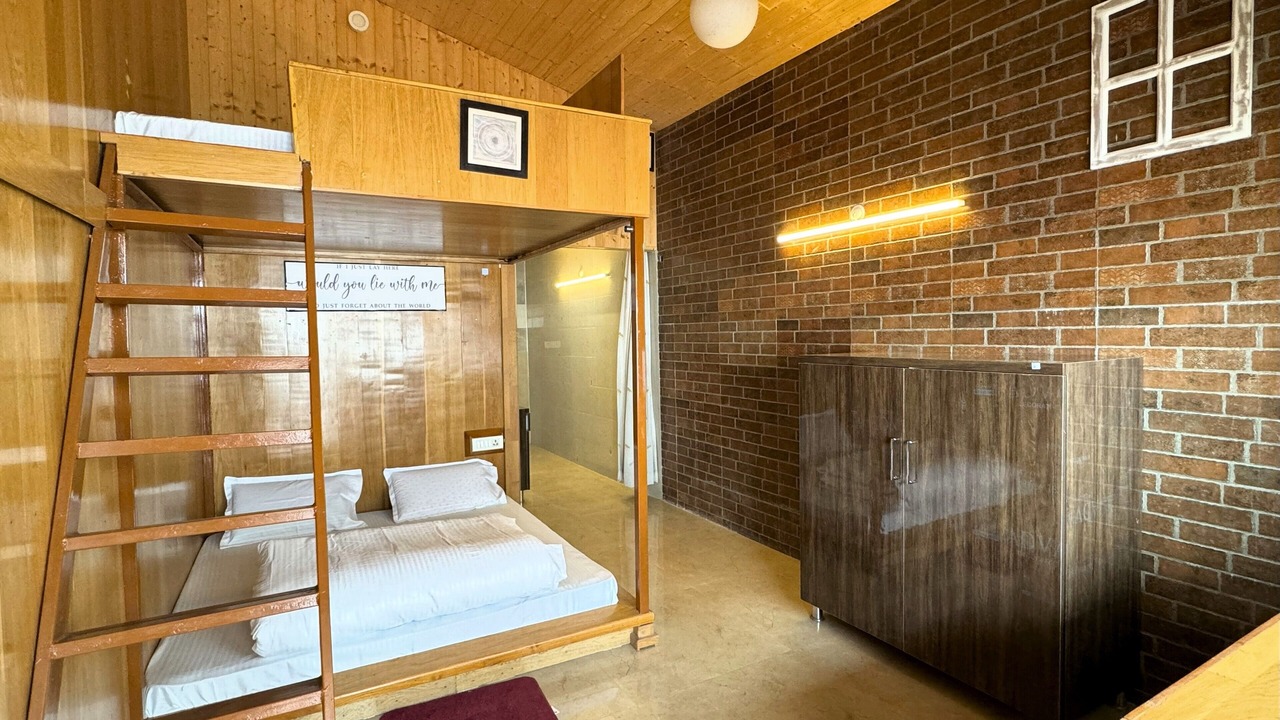 Photo of Bedroom in Mukteshwar