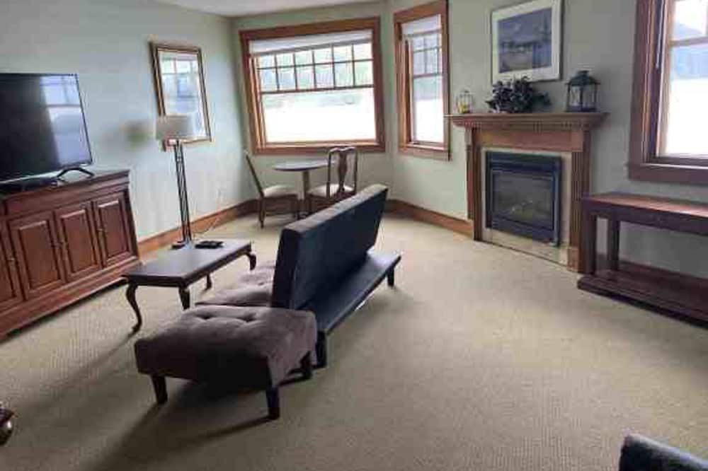 Photo of Livingroom in Whittier
