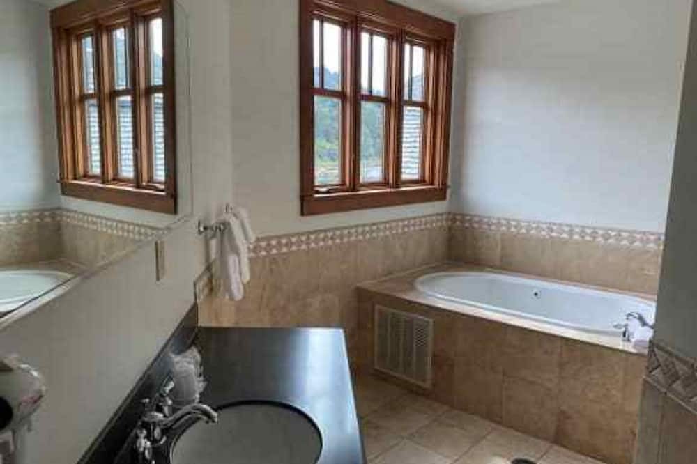 Photo of Bathroom in Whittier