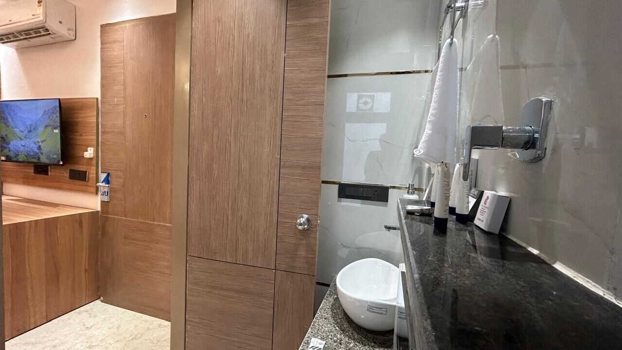 Photo of Bathroom in DLF Phase 5