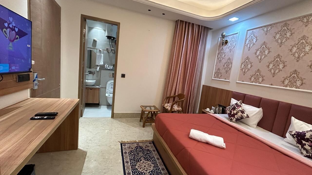 Photo of Bedroom in DLF Phase 5