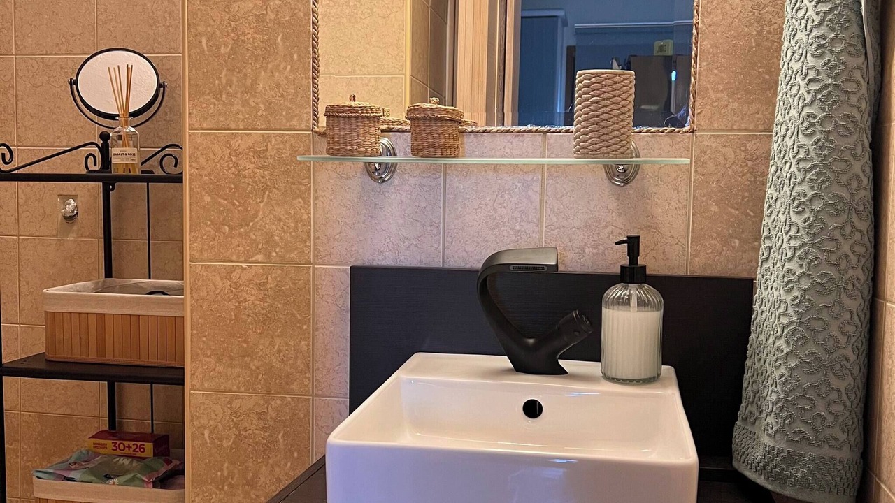 Photo of Bathroom in Drama
