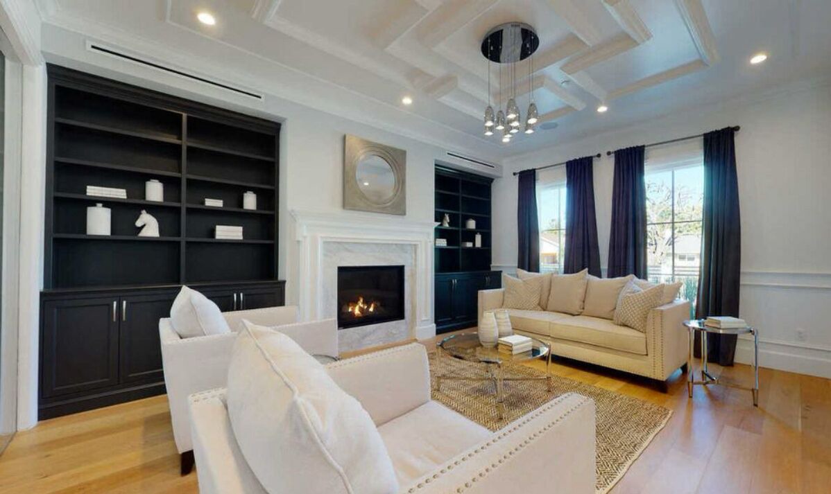 Photo of Livingroom in Tarzana