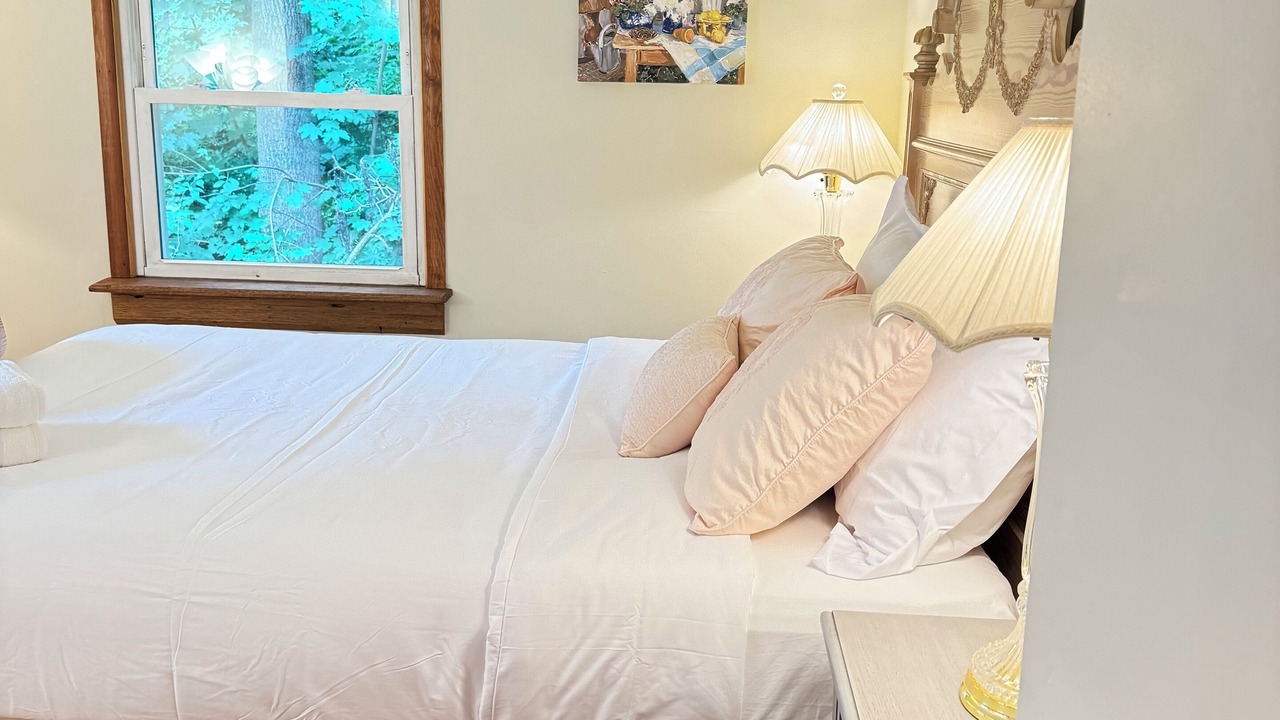Photo of Bedroom in Amherst Center