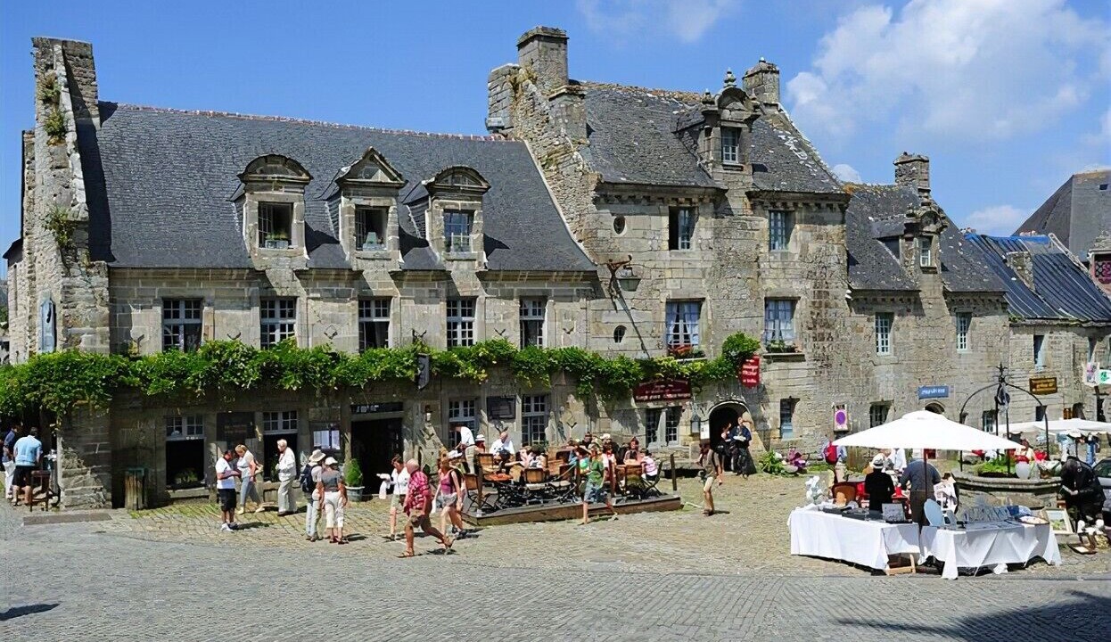 Photo of Others in Saint-Segal