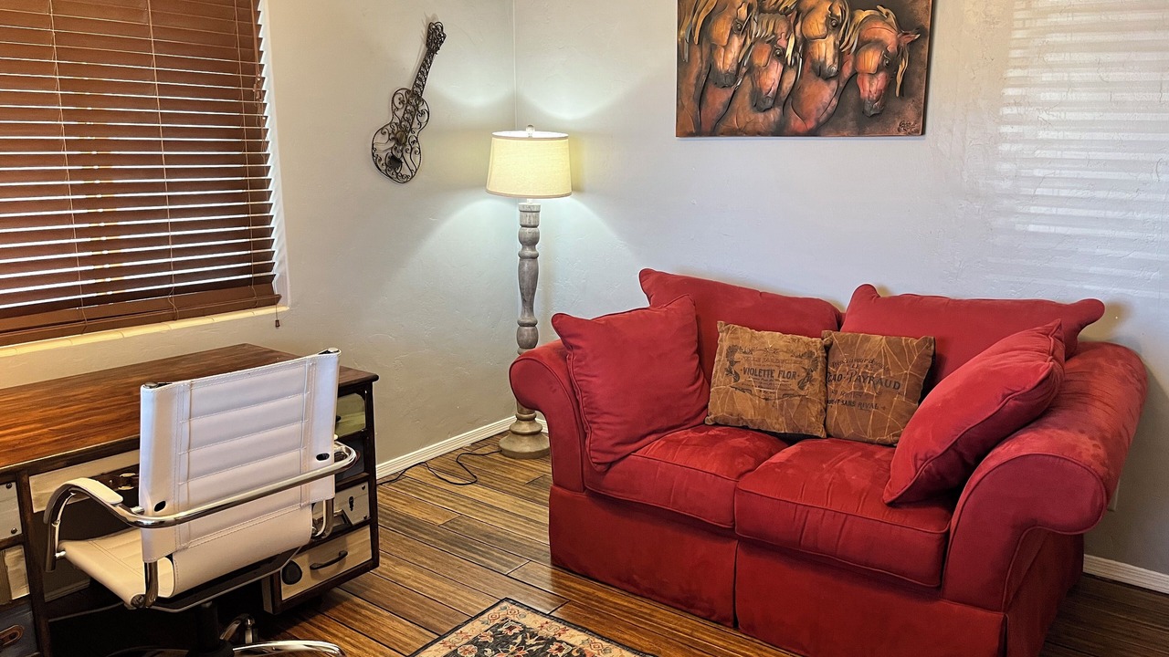 Photo of Livingroom in Peter Howell